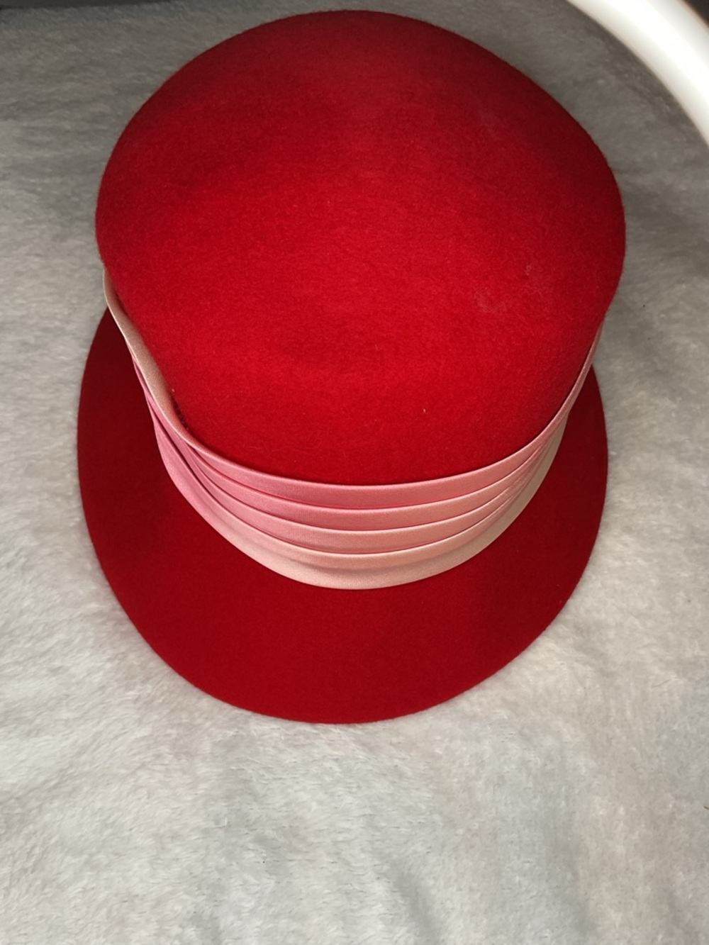Vintage Newman-Endler 100% Wool Felt Cloche Hat | Red with Pink-Cream Ribbon - Picture 3 of 7